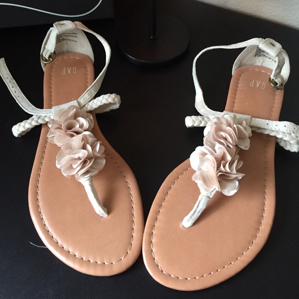 NWOT Gap flower sandals